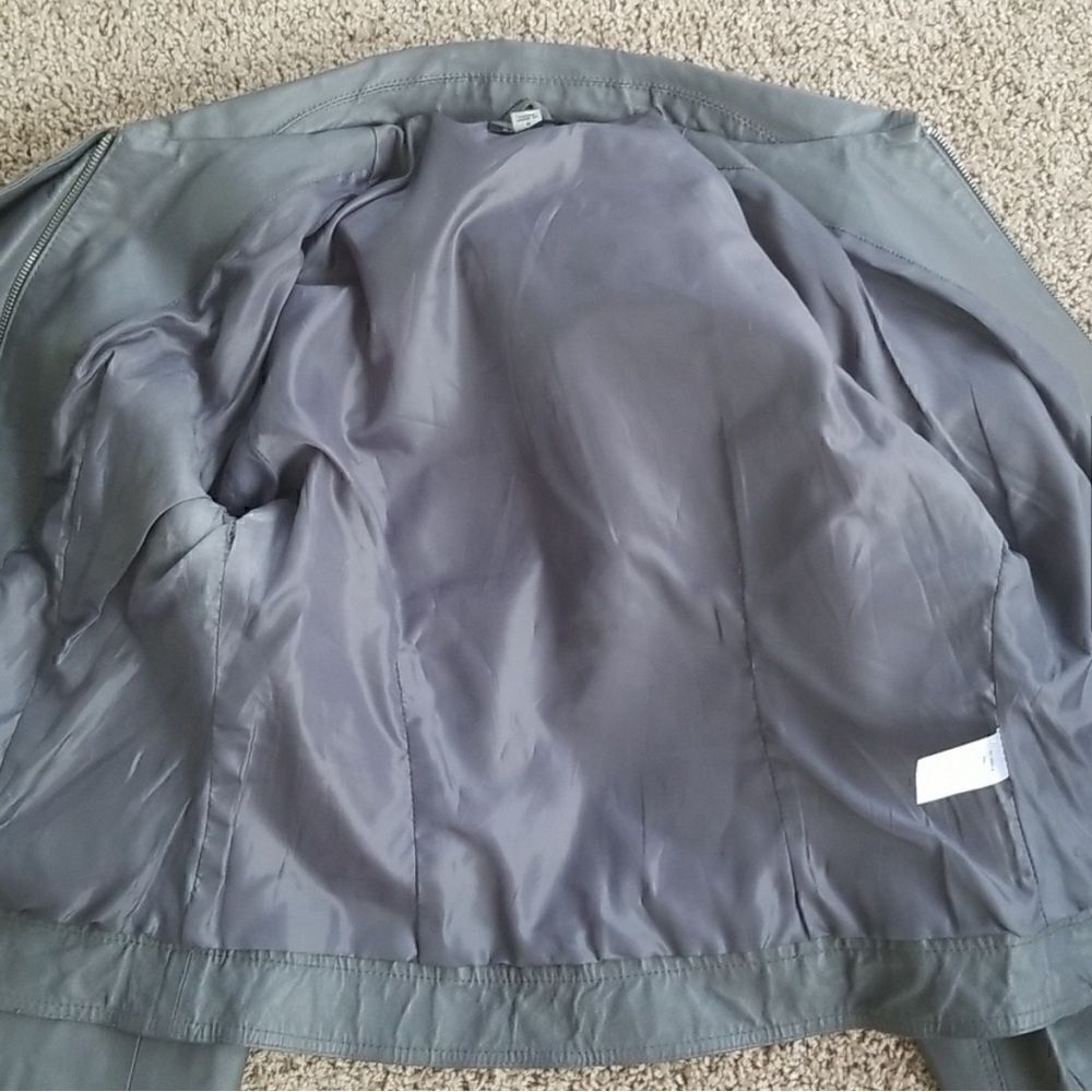 Genuine Leather Motorcycle Jacket, size 6 - Picture 5 of 11